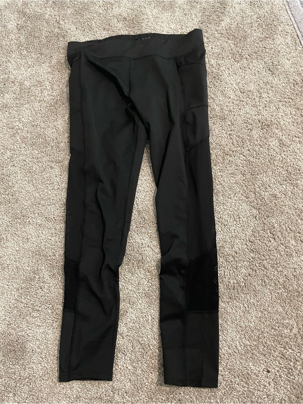 Black High-Waist Athletic Leggings with Side Pockets